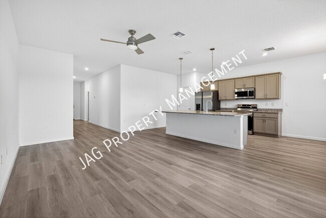 Building Photo - 813 Clifton Rd SE