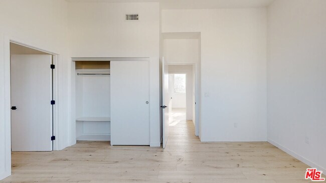 Building Photo - 1509 Cloverdale Ave
