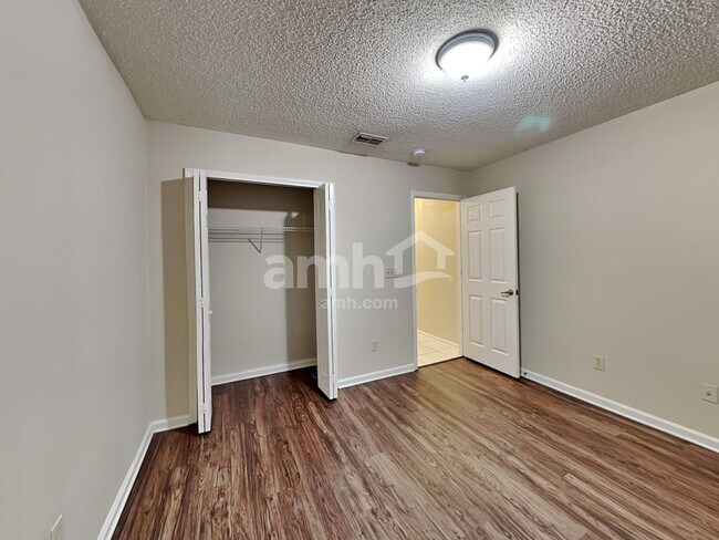 Building Photo - 4491 Cobblefield Cir W