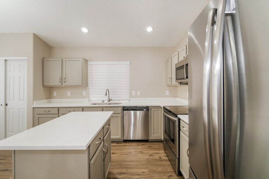 Building Photo - 1434 E South Fork Dr