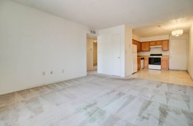 Building Photo - 5323 N 19th Ave