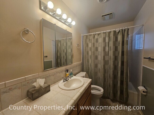Building Photo - 4-Bedroom in the Garden Tract with Shop & ...