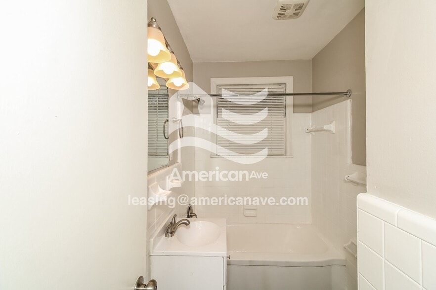 Building Photo - 5120 Floran St