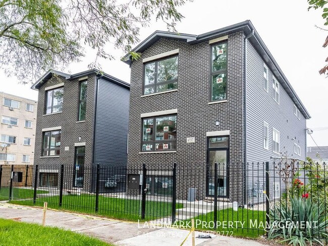Primary Photo - 4737 S Michigan Ave