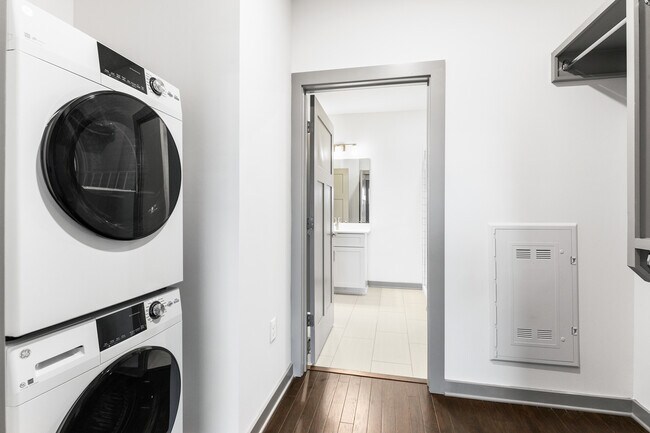 Building Photo - 1638 54th Ave N