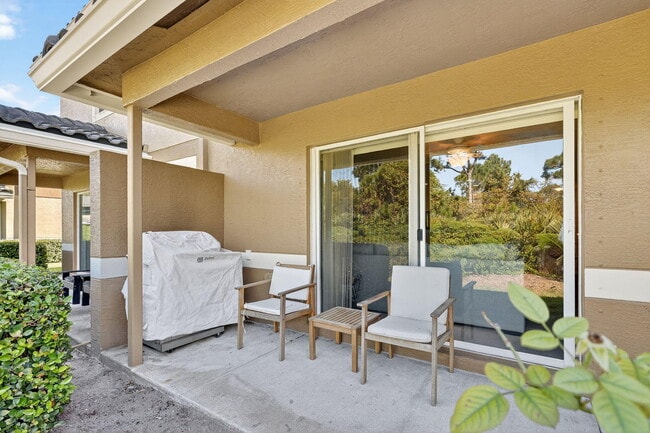 Building Photo - 2990 SE Lexington Lakes Dr