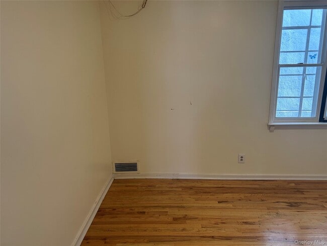 Building Photo - 1585 New York Ave