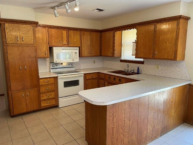 Building Photo - Brand New paint no carpet! Clean and ready...