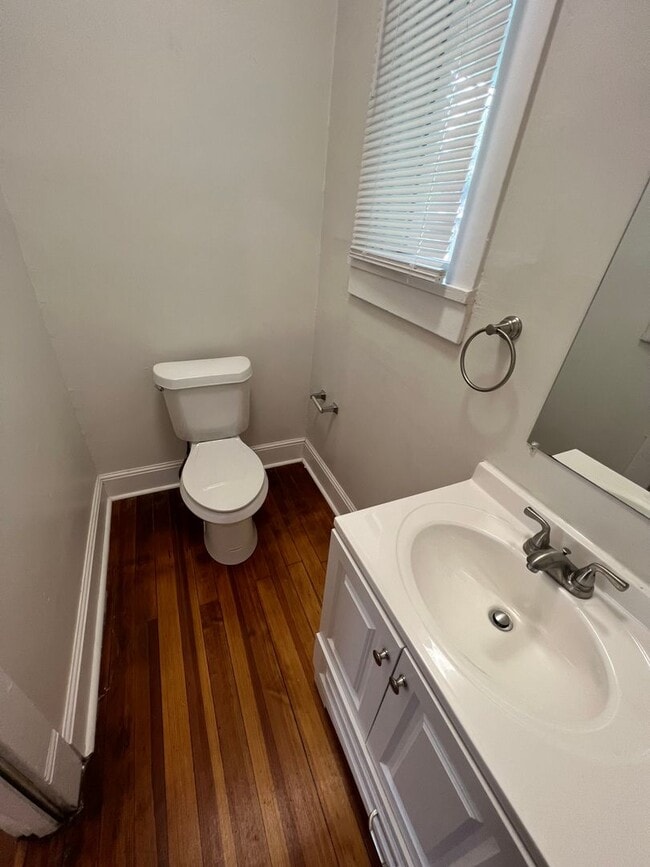 Building Photo - 3 BR House available in June