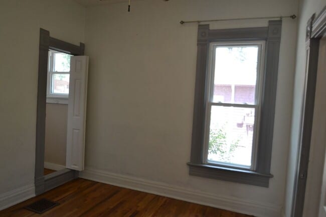 Building Photo - 821 N Walnut St