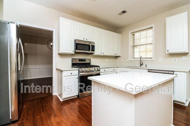 Building Photo - 3620 Bancroft Main NW