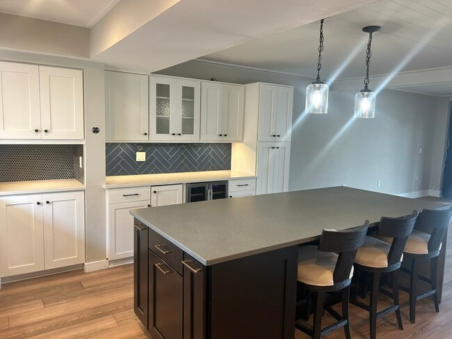 Building Photo - 240 Windward Passage