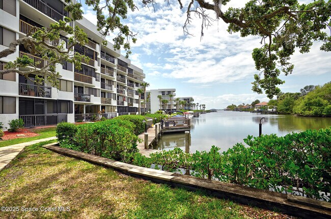 Building Photo - 300 Columbia Dr