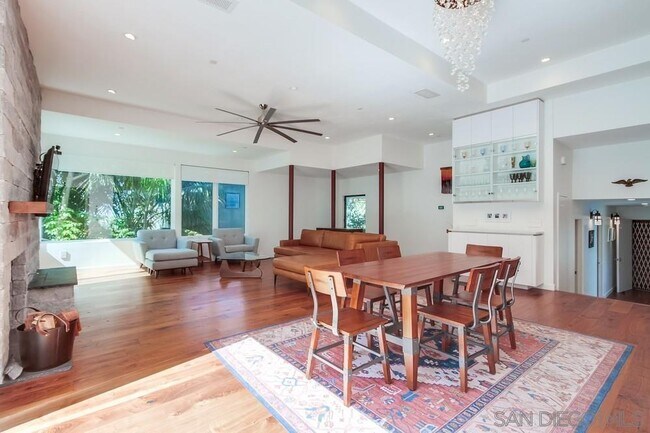 Building Photo - 738 Castro St