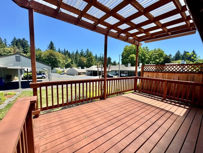 Building Photo - Salmon Creek Condo with Swim, hot tub and ...