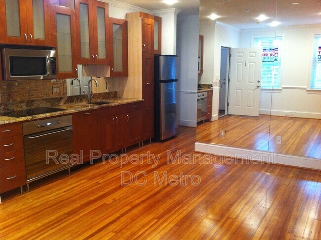 Building Photo - 2131 Newport Pl NW