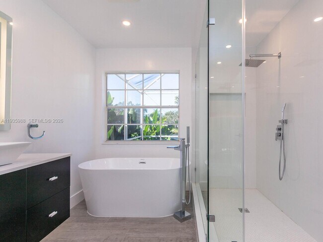 Building Photo - 381 Cameron Dr