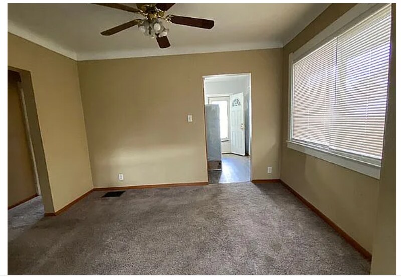 Building Photo - 223 Valleywood Dr