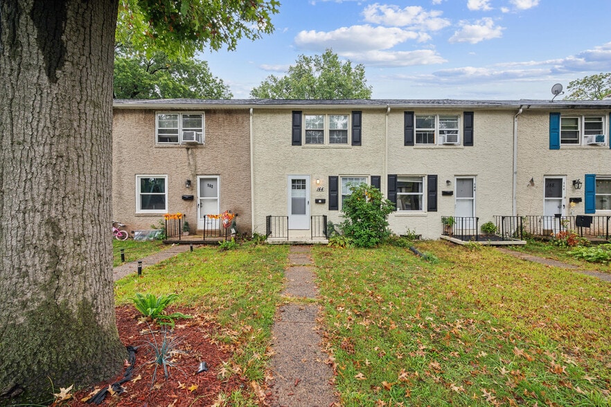 Building Photo - 144 Sunrise Dr