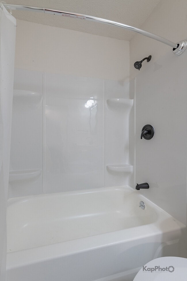 Building Photo - 8170 Northway Dr