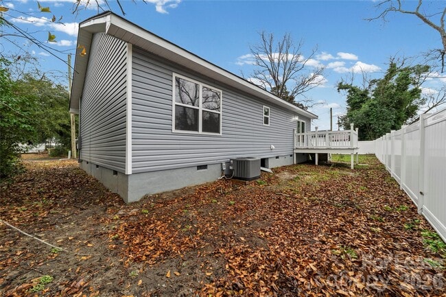 Building Photo - 109 Haddock Rd NW