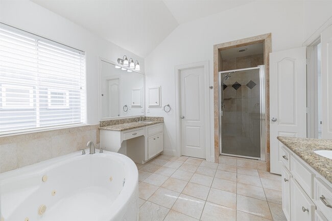 Building Photo - 702 Asbury St