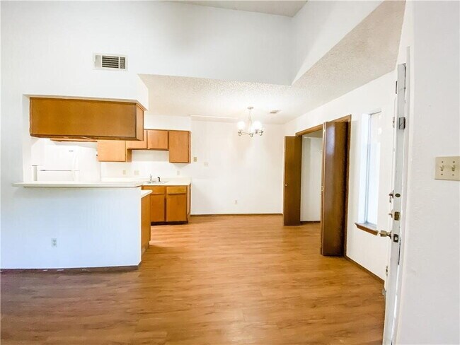 Building Photo - "Charming 3-Bed Retreat with Cozy Fireplac...
