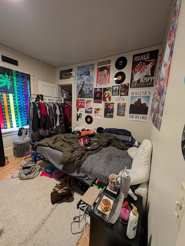 Building Photo - 3246-3246 N Oakland Ave