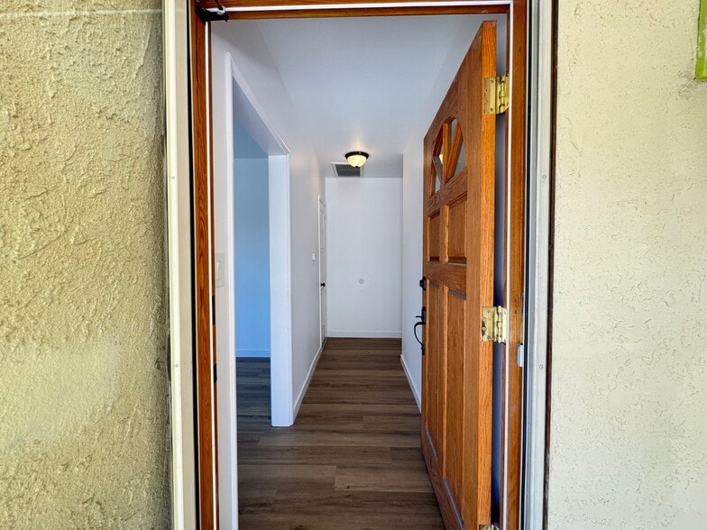 Building Photo - 10817 Cantara St