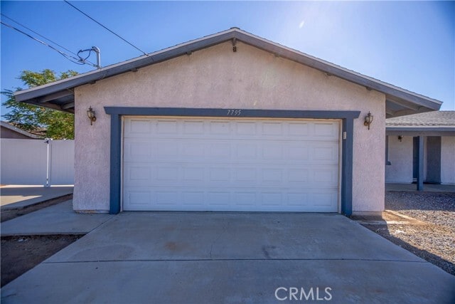 Building Photo - 7795 Oakwood Ave