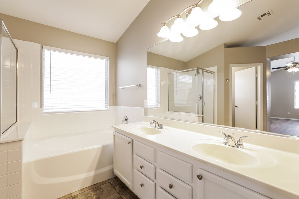 Building Photo - 1025 Blue Lantern Dr