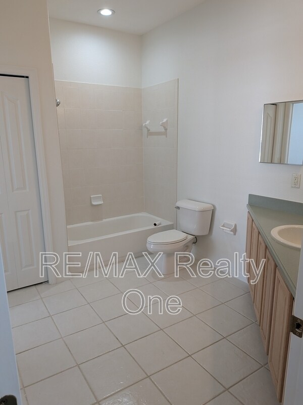 Building Photo - 589 W Doerr Path