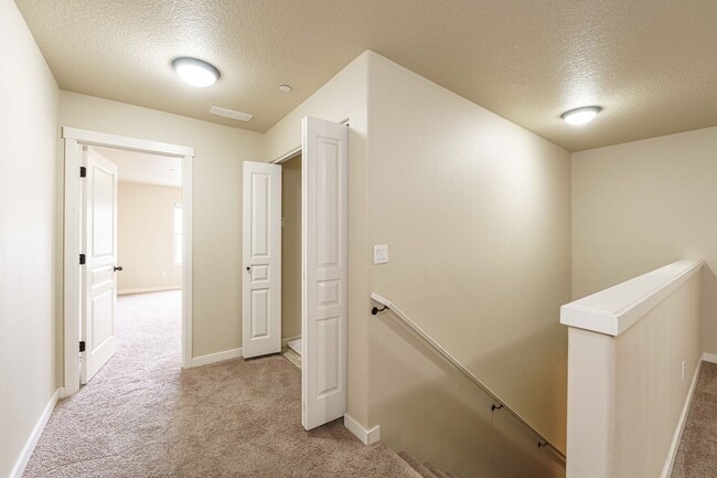 Building Photo - ASK ABOUT AUGUST MOVE IN SPECIAL 3 Bedroom...