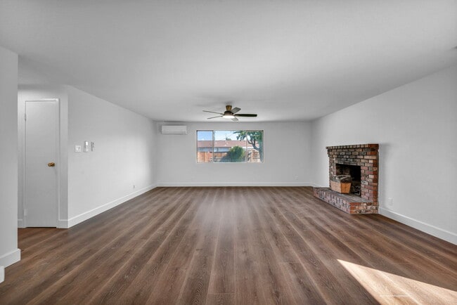 Building Photo - 785 Casazza Dr