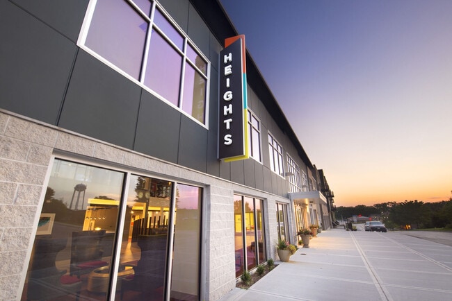 Building Photo - Heights At Linden Square