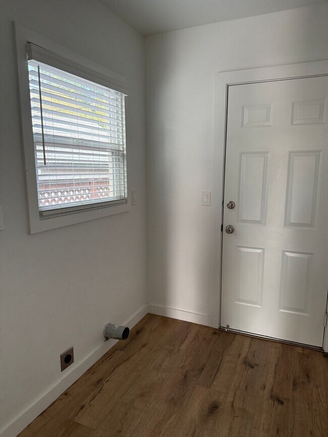 Building Photo - 4031-4033 Miller Way