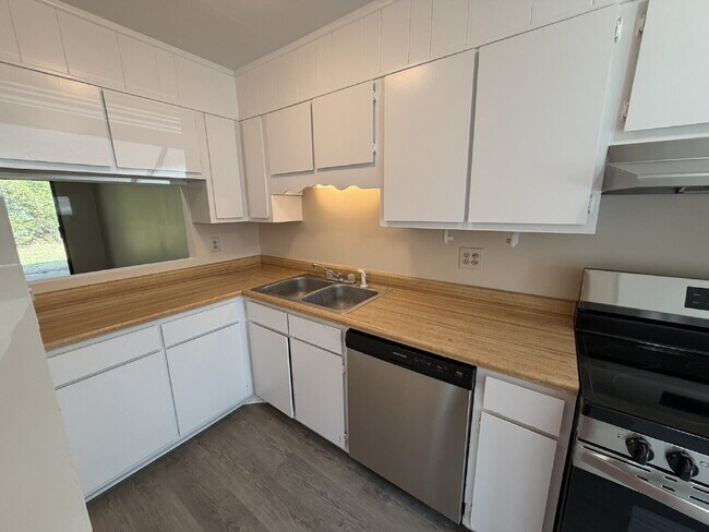 Building Photo - Townhouse for Rent