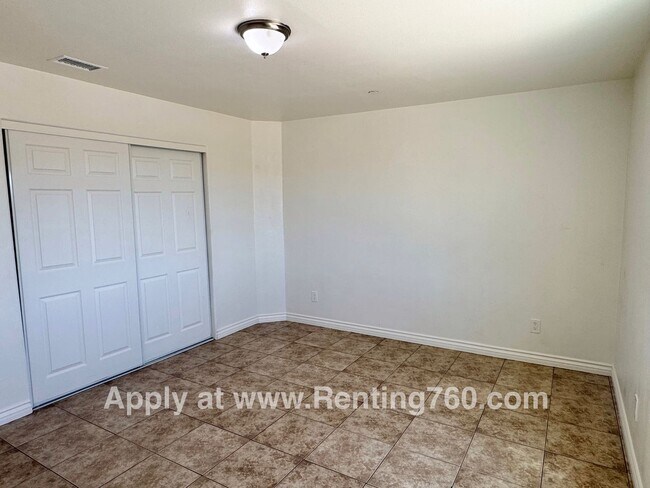 Building Photo - 3 Bed 2 Bath Home With Scenic Desert Views