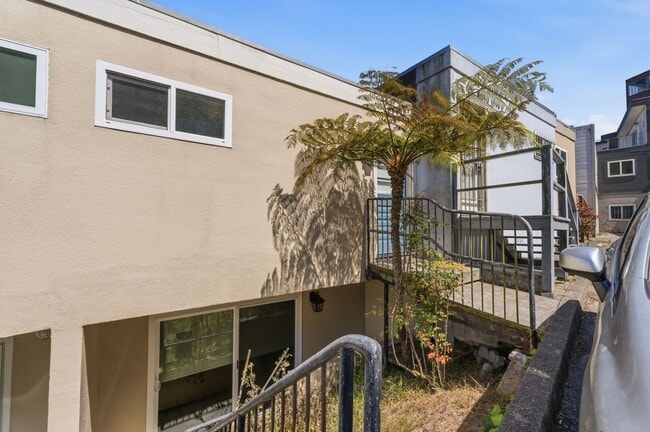 Building Photo - 32 Perego Terrace