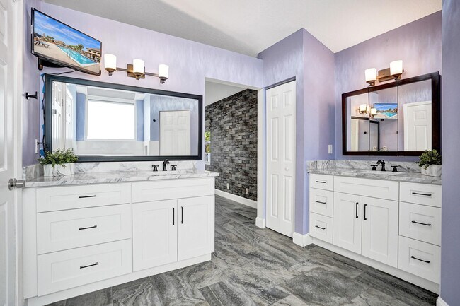 Building Photo - 8062 Cassia Dr
