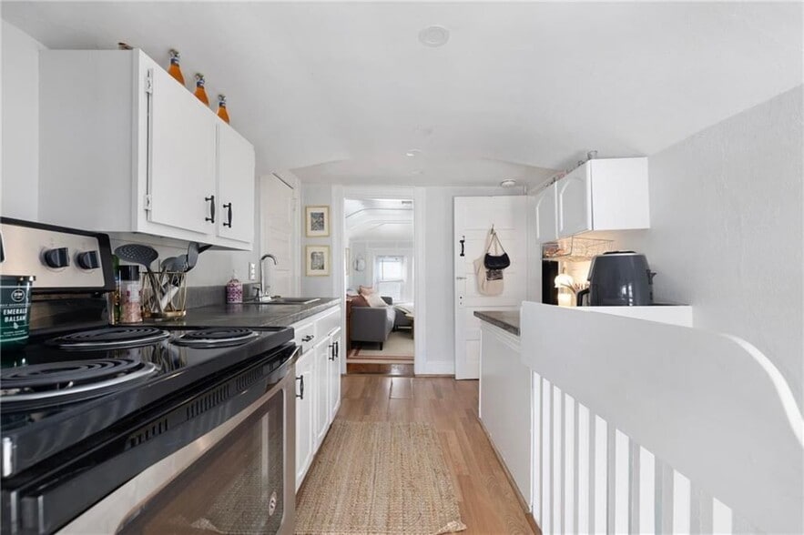 Building Photo - 10 Braman St