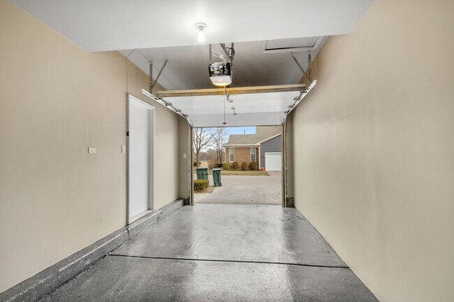 Building Photo - 507 W Parkside Dr