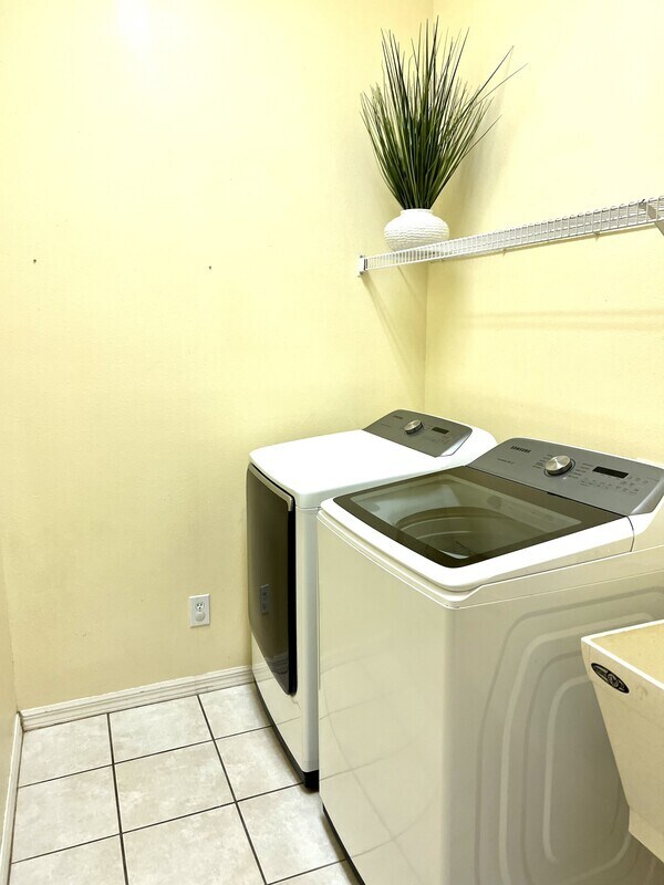 Building Photo - 904 Citrone Ct