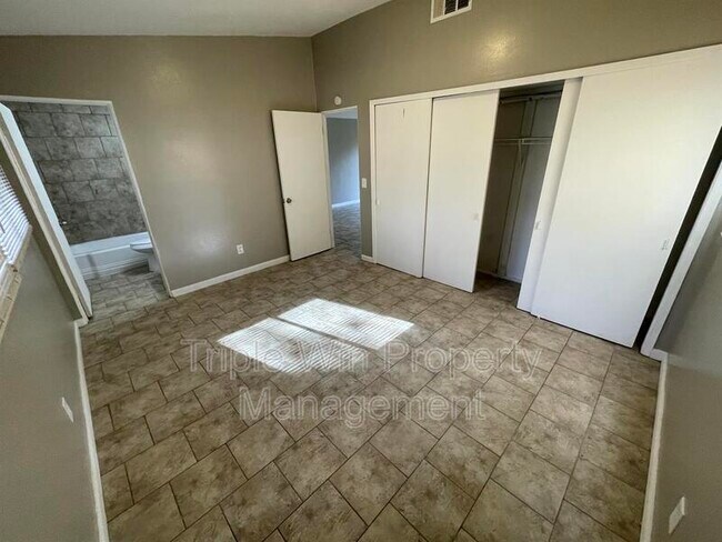 Building Photo - 410 Ridge Dr