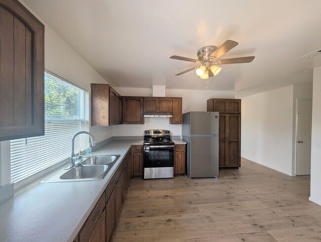 Building Photo - Corner Lot Home in Escondido!