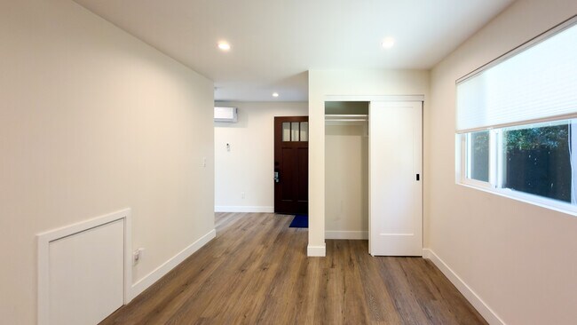 Building Photo - 1346  S Dunsmuir Ave -1/2