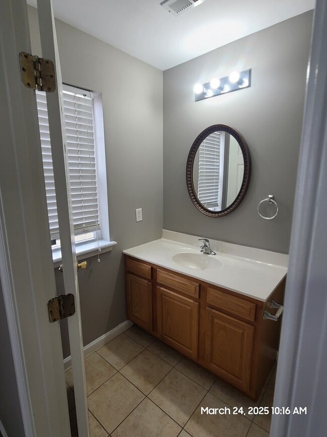 Building Photo - 3 Bedroom Townhome for Rent in Waynesboro