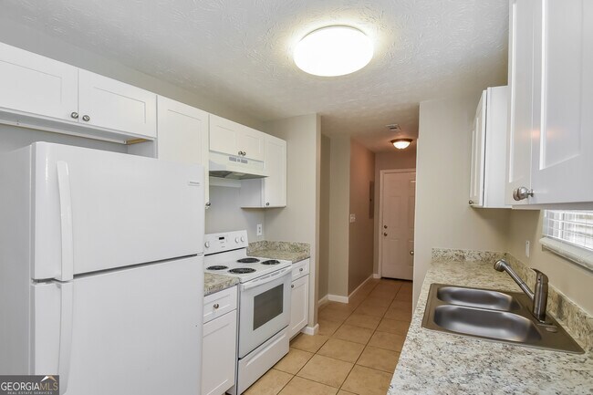 Building Photo - 2745 Sapphire St