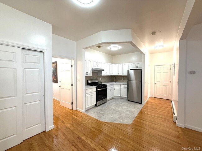 Building Photo - 235 Starr St