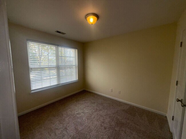 Building Photo - 3 bedroom 2.5 bathroom Fieldstone Townhouse in Fort Mill!